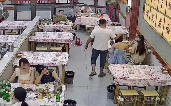 财富e99 女子吃夜宵遭陌生男“摸头”，要求道歉反被其同伴辱骂！南昌警方：派出所正调查处理